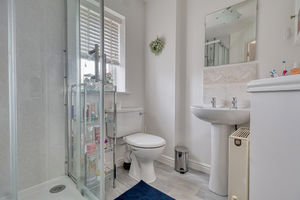 Ensuite- click for photo gallery